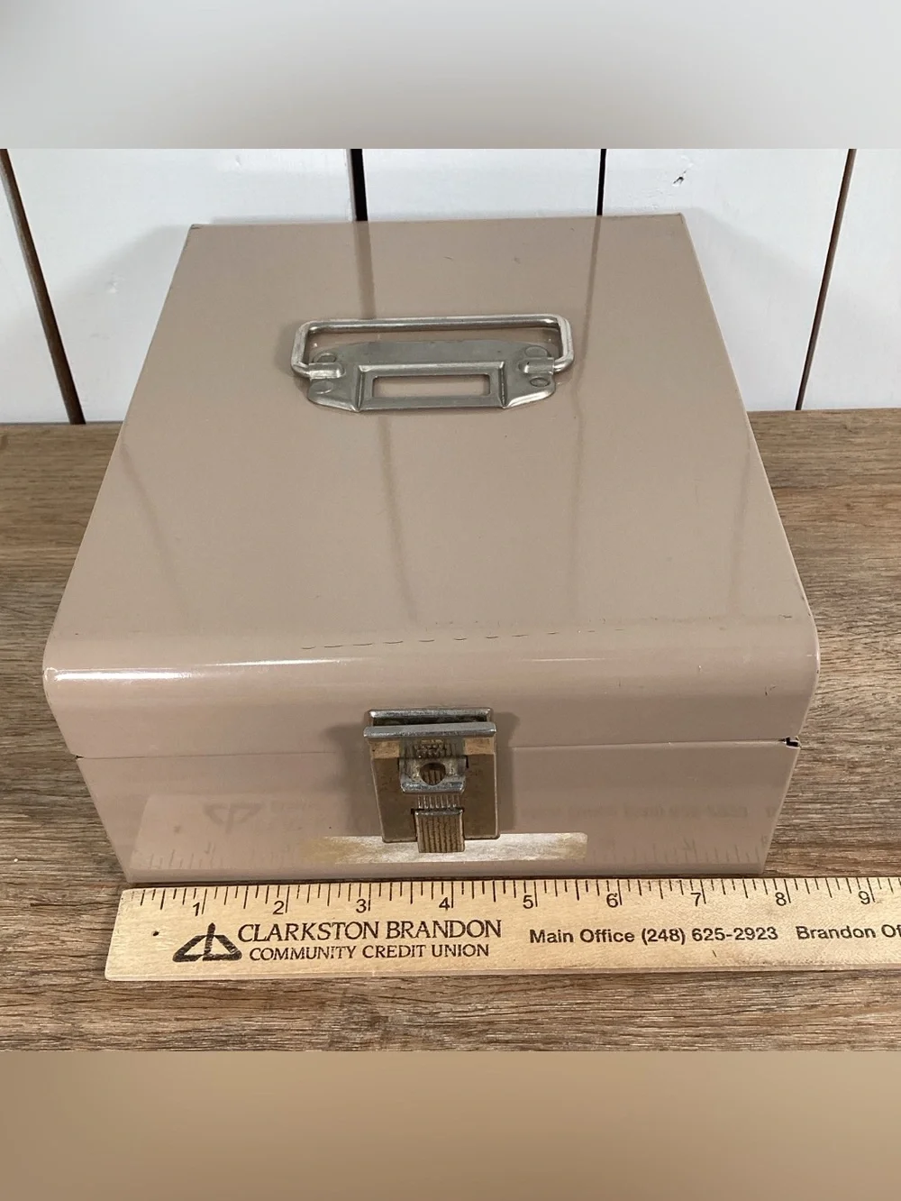 Vintage Beige Metal Lock Box 8